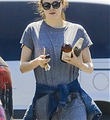 Emma Stone and A Friend Shop for Grocery in Pacific Palisades - August 8