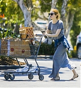 Emma Stone and A Friend Shop for Grocery in Pacific Palisades - August 8