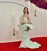 Emma_Stone_-_96th_Academy_Awards_Arrival_in_Los_Angeles_March_102C_2024_63.jpg