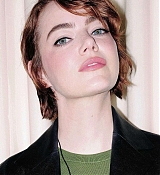 Emma_Stone_-_BUGONIA_press_in_New_York_City_September_2025_01.jpg