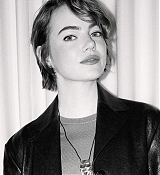 Emma_Stone_-_BUGONIA_press_in_New_York_City_September_2025_02.jpg