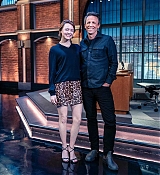 Emma_Stone_-_Late_Night_with_Seth_Meyers_October_30_2025_03.jpg