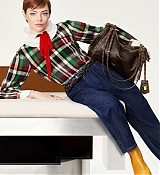 Emma_Stone_-_Louis_Vuitton_FW_2025_04.jpg