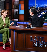 Emma_Stone_-_The_Late_Show_With_Stephen_Colbert_October_22nd_2025_03.jpg