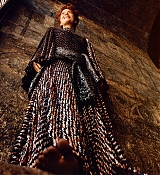 Emma_Stone_-_US_Vogue_-_September2C_2025_03.jpg