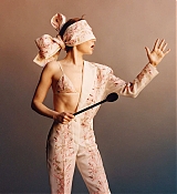 Emma_Stone_-_US_Vogue_-_September2C_2025_06.jpg