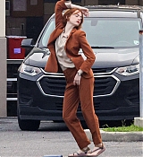 Emma_Stone_-_filming_AND_in_New_Orleans2C_Louisiana__1214202202.jpg