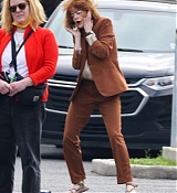 Emma_Stone_-_filming_AND_in_New_Orleans2C_Louisiana__1214202203.jpg