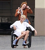 Emma_Stone_-_filming_AND_in_New_Orleans2C_Louisiana__1214202211.jpg