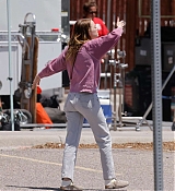 Emma_Stone_-_is_spotted_on_the_set_of_The_Curse_in_Santa_Fe2C_New_Mexico__0713202208.jpg